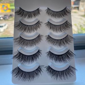 Eyelashes - Strip eyelashes